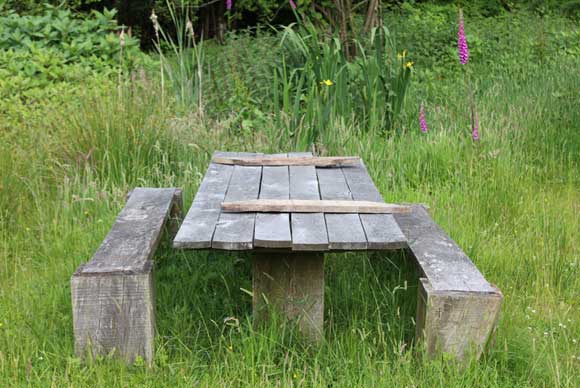 Seats, chairs & tables